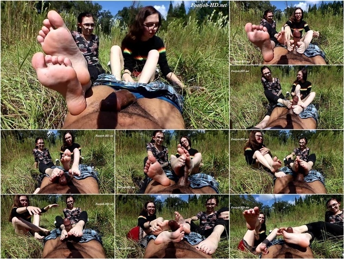 Twin Footjob – Joey’s FeetGirls