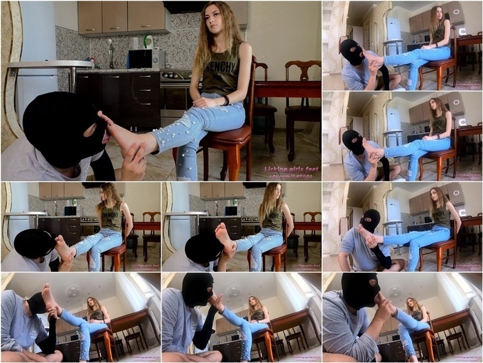 Clips4sale presents Licking Girls Feet – MARY Gets foot worship